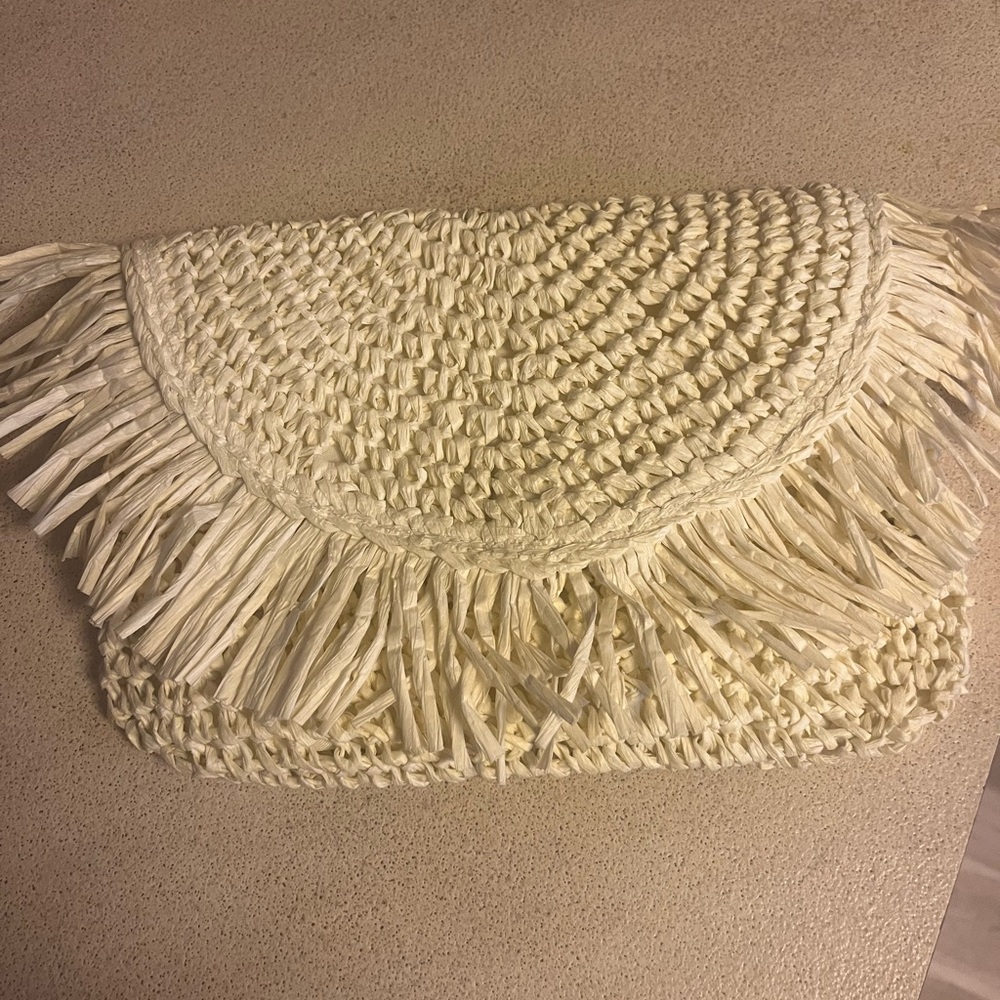 NWT BTB LOS ANGELES RILEY CLUTCH